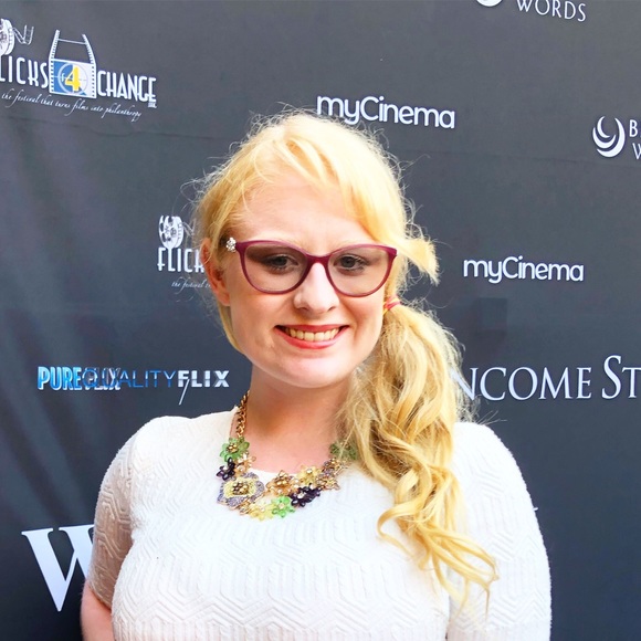 Meet your Posher, Sierra - Picture 1 of 1